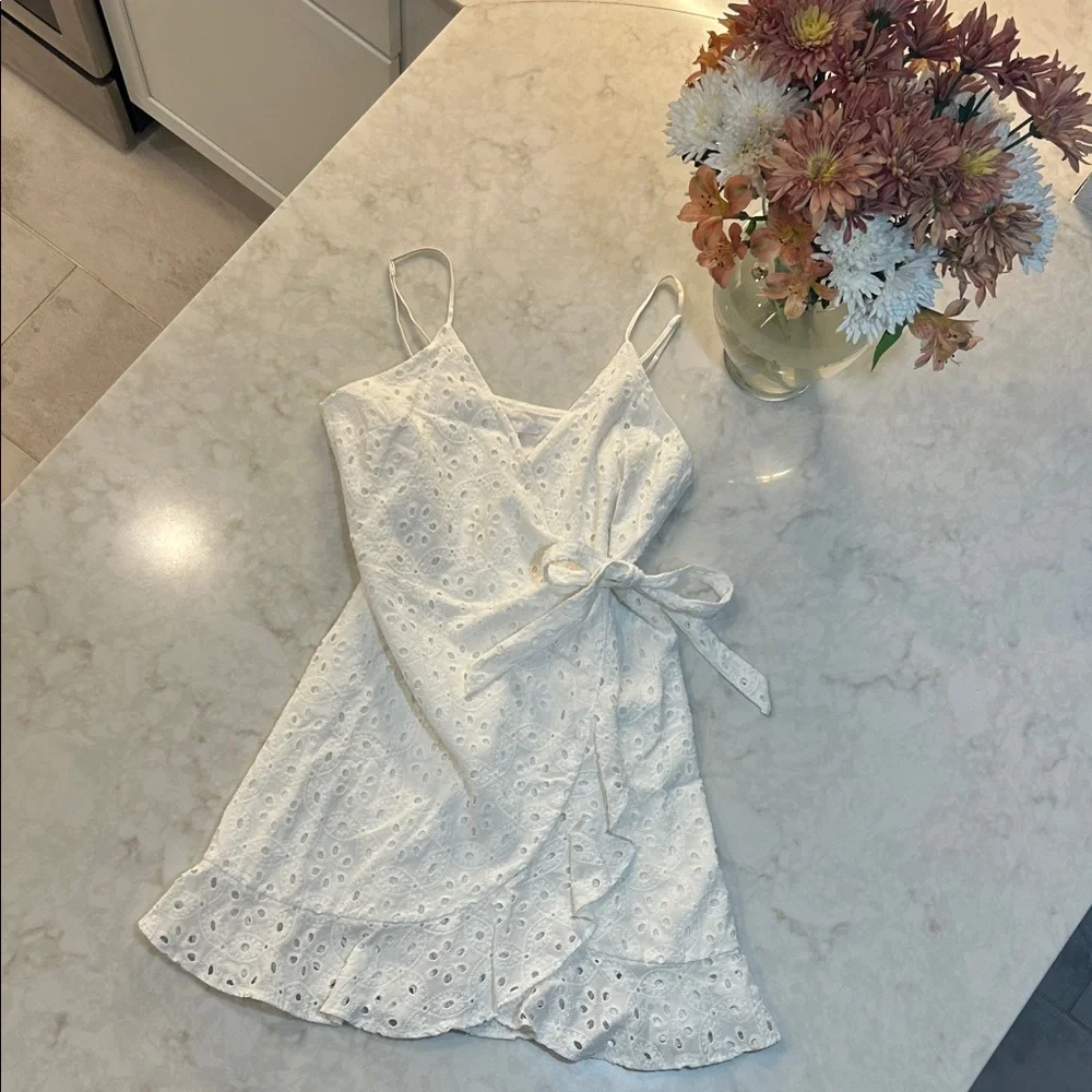 NWT Gianni Bini White Eyelet Wrap Mini Dress - Picture 2 of 9